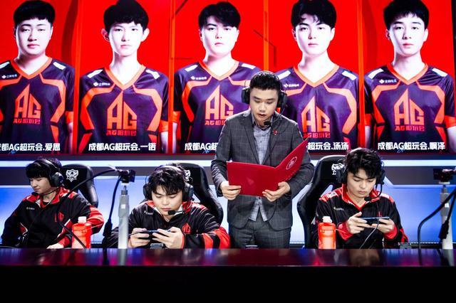 体育场上演